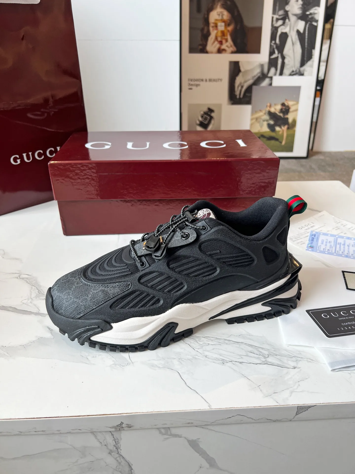 Men's shoes p580 ❤️❤️❤️Gucci series 2.0 sneakers are made with heavy investment❤️‍🔥❤️‍🔥❤️‍🔥Renewed interpretation of the brand's iconic striped webbing elements😍😍When retro genes collide with futuristic design🎊🎊This new pair of Gucci shoes directly reaches the trend threshold💥 ✔️Color caron contrasting color + classic stripes, GG reflective piping, good visual impact, with high-light filter when out on the street ✔️Multi-layer structure of different materials, mesh breathability, leather shaping, outsole EVA foam and TPU combination😍😍😍Fashion and practicality are both online ✔️ The details are double G midsole + iconic double G lock shoelaces, the retro DNA is crazy and restless, and every step is based on the trendy aesthetic❤️❤️❤️❤️ Matching size: Male 39-44